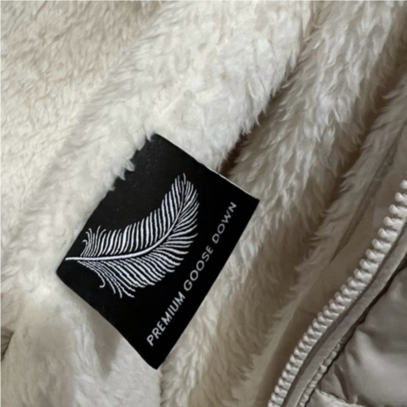 NEW TNA The Little Fuzzy Puff Jacket in Matte Pearl - Picture 5 of 13